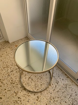 Mesa auxiliar metalica y cristal