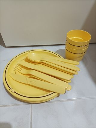 set piatti , posate e bicchieri 
