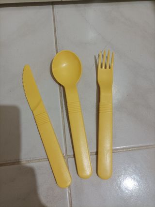 set piatti , posate e bicchieri 