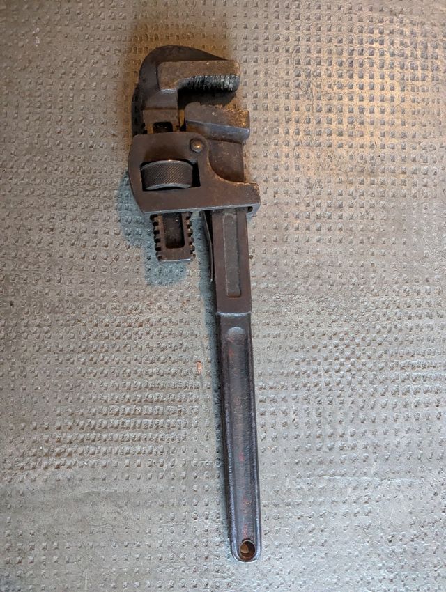 Llave inglesa antigua