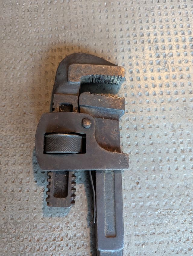 Llave inglesa antigua