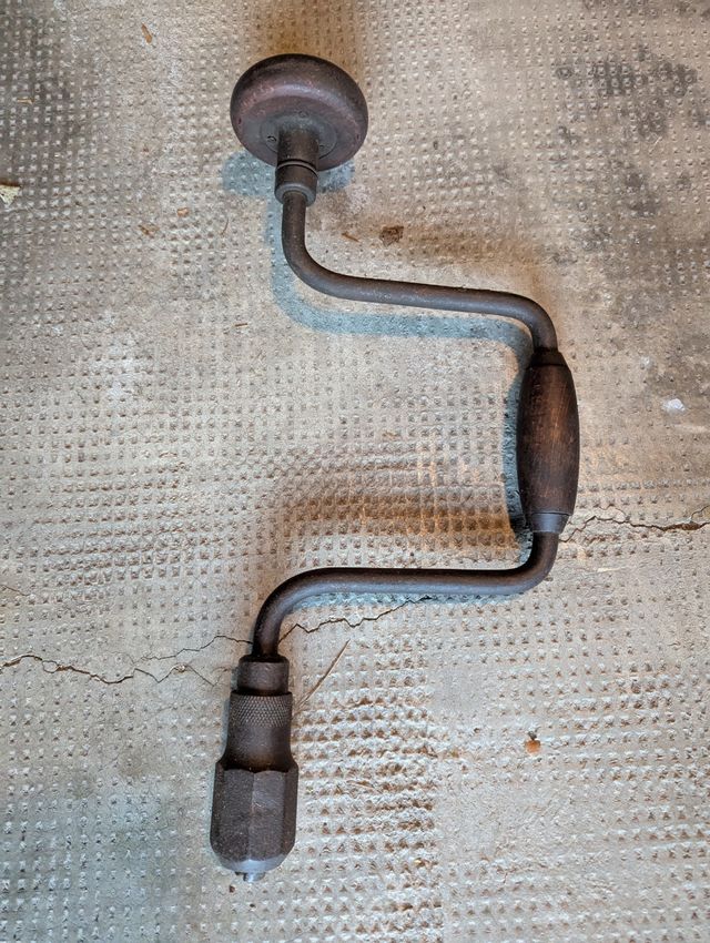 Taladro manual vintage antiguo 