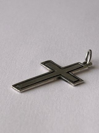 ELEGANTE Y FINO COLGANTE DE PLATA. CRUZ CRUCIFIJO.