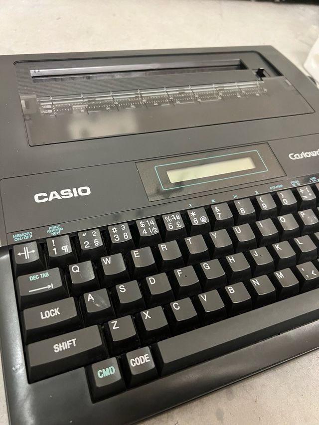 Maquina de escribir CASIO CW17