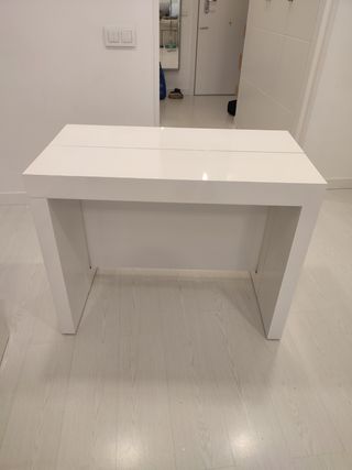 Consolle allungabile laccata in bianco lucido