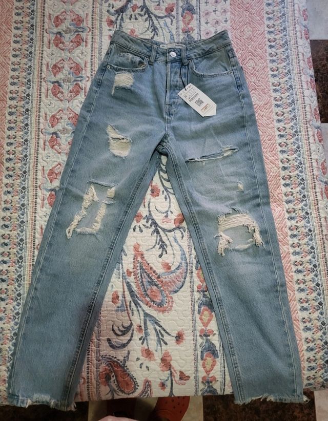 Mom Jeans NUEVOS Stradivarius XS (34)= 11€