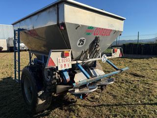 Abonadora arrastrada 5300