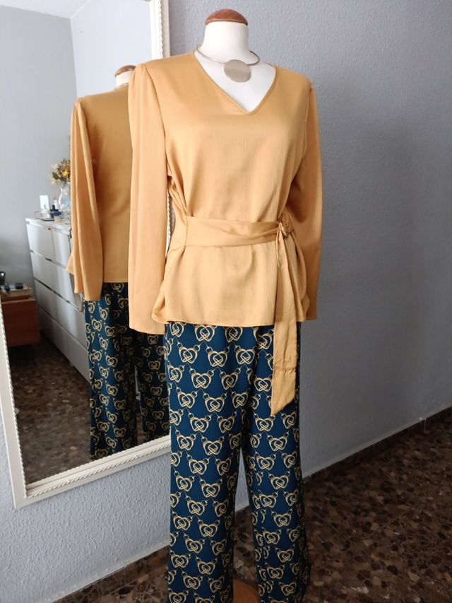 Conjunto pantalón y blusa