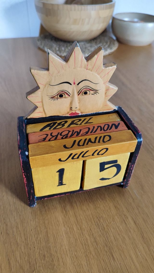 Calendario de madera sol