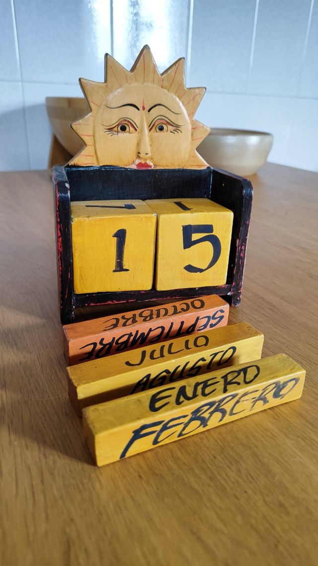 Calendario de madera sol
