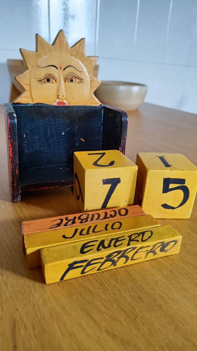 Calendario de madera sol