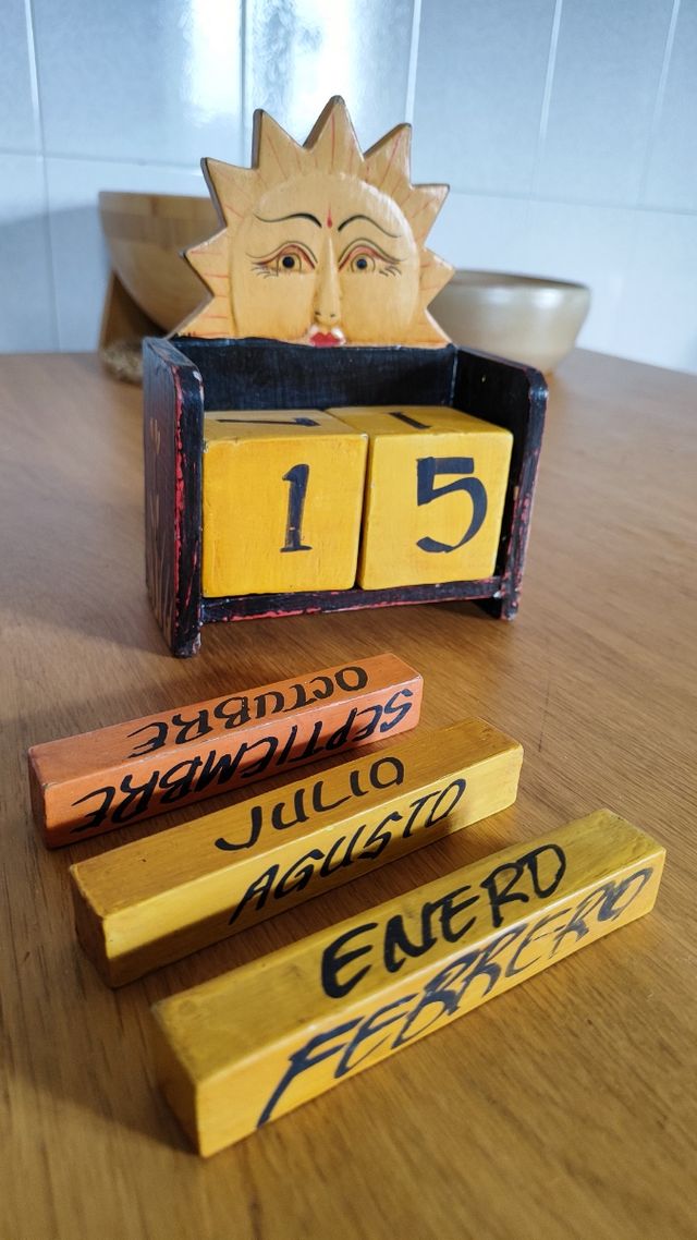 Calendario de madera sol
