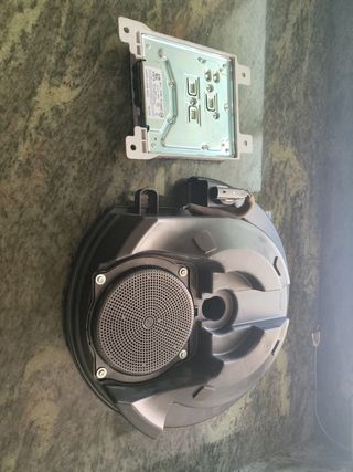 Subwoofer más amplificador Ford Focus 
