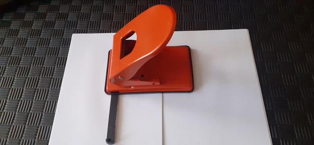 Perforador oficina Petrus 95 de hojas 2 agujeros