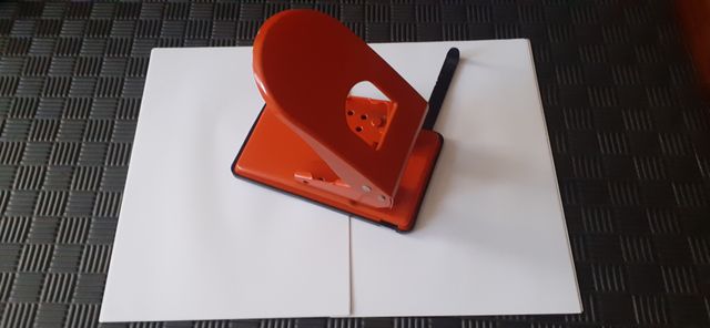 Perforador oficina Petrus 95 de hojas 2 agujeros