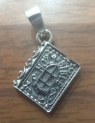 colgante biblia holi bible en plata de ley macizo
