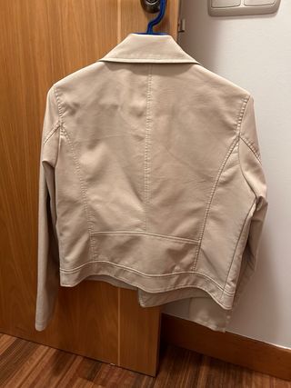 Chaqueta polipiel beige