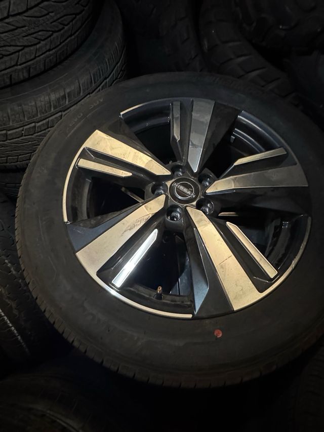 Llantas Nissan 19” con neumaticos