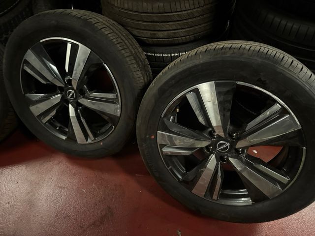 Llantas Nissan 19” con neumaticos