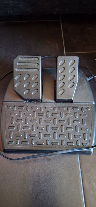 Volante y pedal