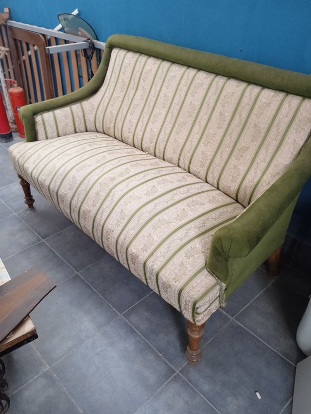 Sofa antiguo tapizado