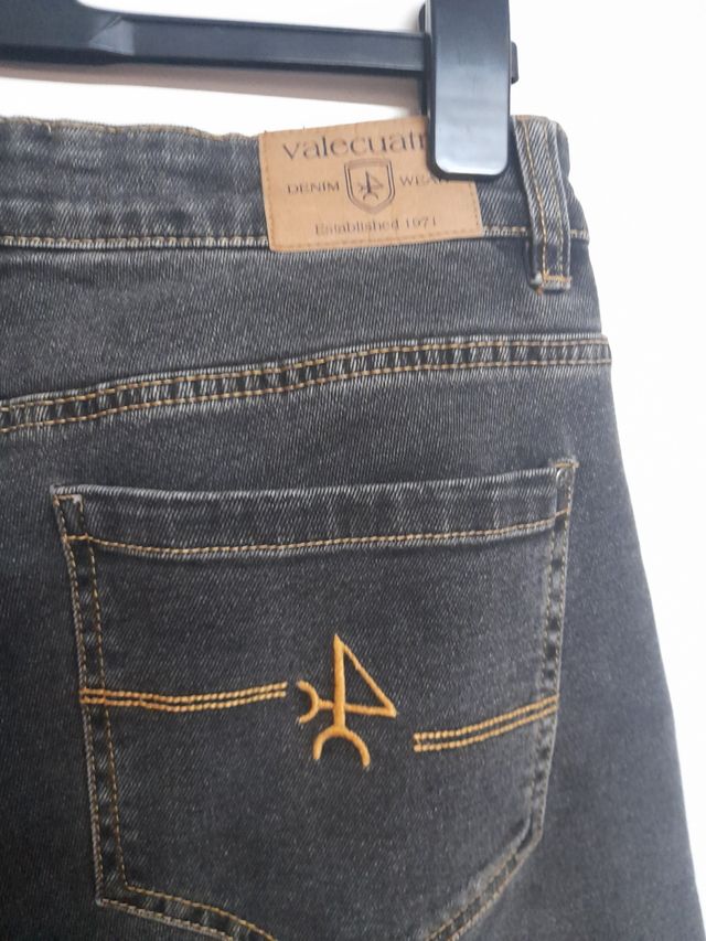 Pantalón vaquero marca Valecuatro