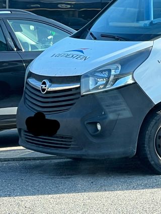 Opel vivaro parachoques