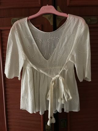 Blusa de encaje con lazo