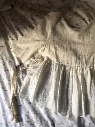 Blusa de encaje con lazo