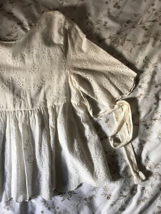 Blusa de encaje con lazo