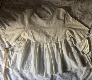 Blusa de encaje con lazo