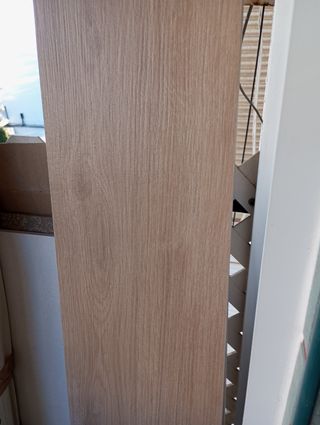 Suelo porcelánico rectificado efecto madera Haya .