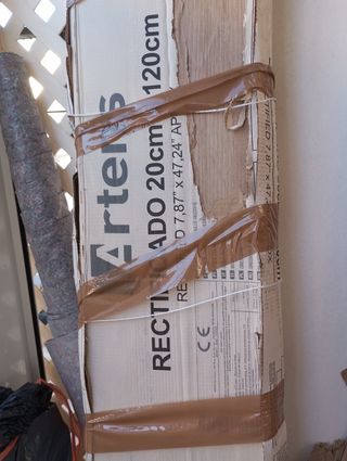 Suelo porcelánico rectificado efecto madera Haya .