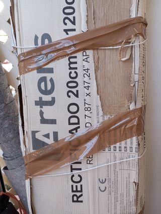 Suelo porcelánico rectificado efecto madera Haya .