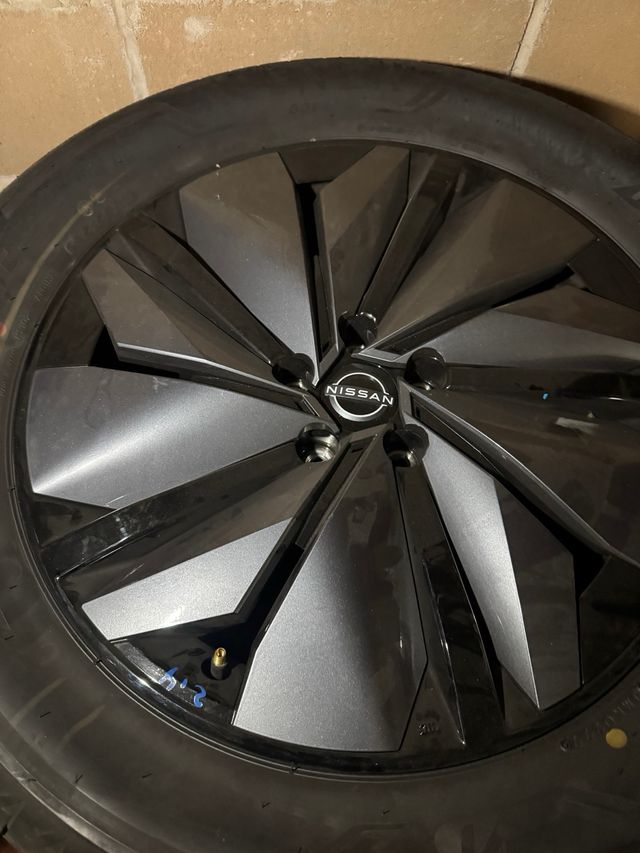 Llantas 19”Nissan con neumatico