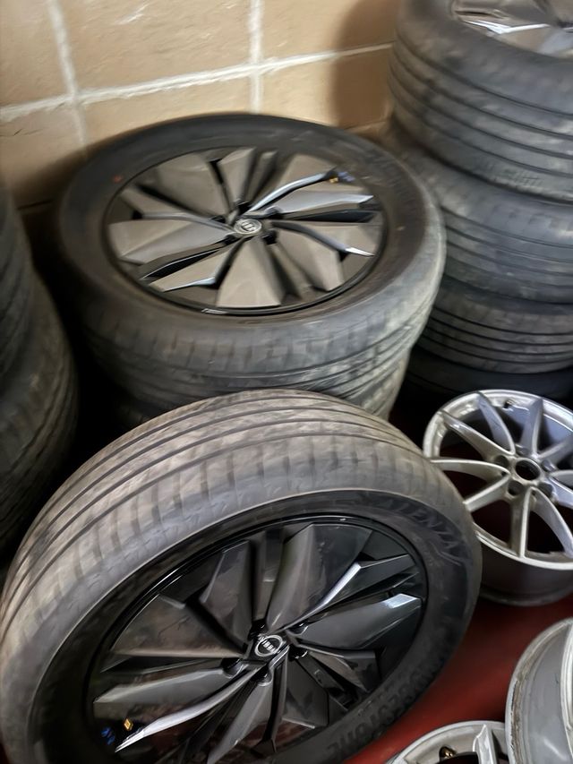 Llantas 19”Nissan con neumatico