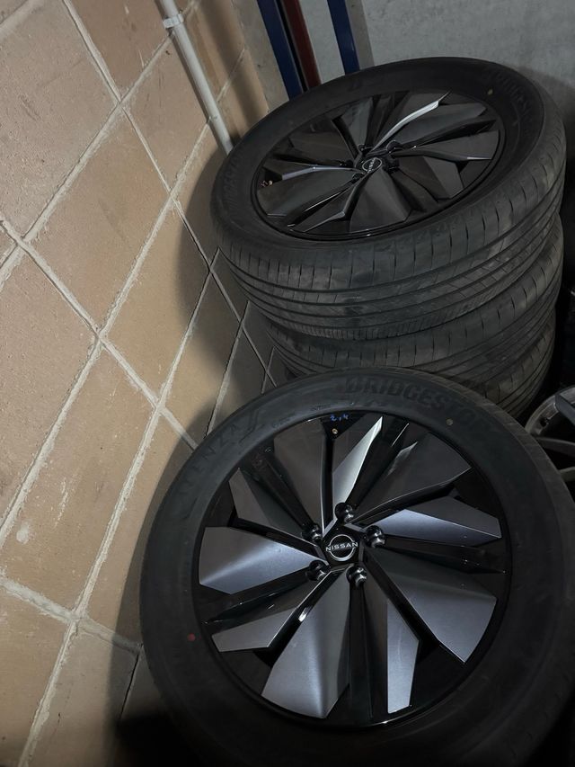 Llantas 19”Nissan con neumatico