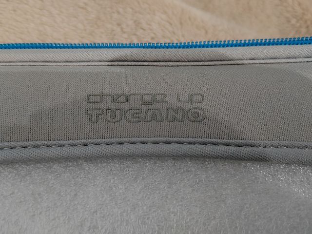 Tucano Pelle Charge Up per MacBook 13