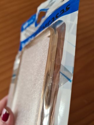 Cassa trasparente e dorata