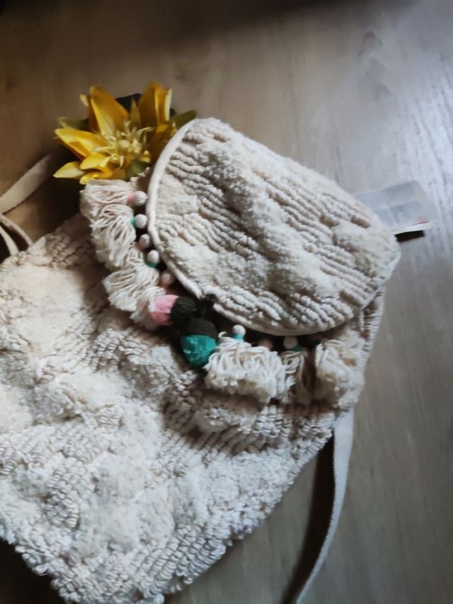 Mochila Zara tejido.
