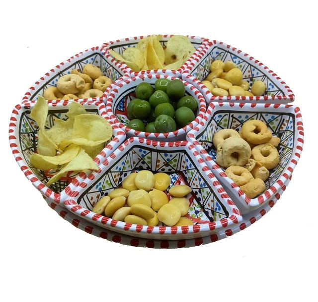 Bandeja para aperitivos decorada de cerámica .
