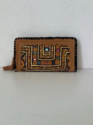 Bolso clutch de piel ancho 23 cms largo 13 cms