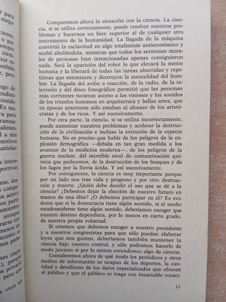La relatividad del error. Los grandes enigmas de la humanidad expuestos con sencillez por uno de los científicos más famosos del mundo. Traducción de María del Mar Moya i Tasis.