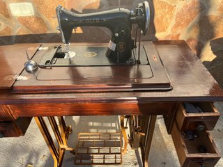 Maquina de coser ALFA