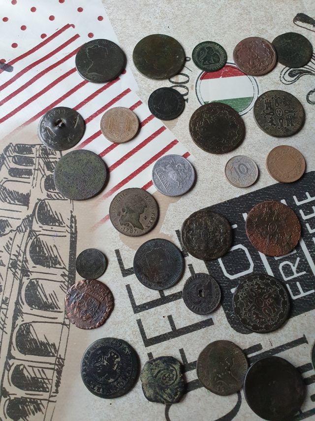 Lote 50 monedas antiguas españolas varias epocas
