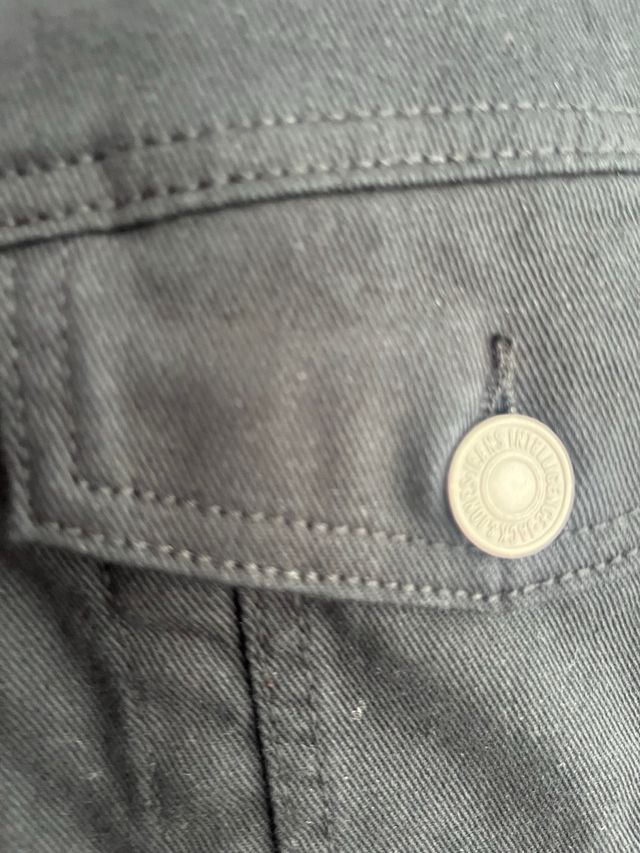 Cazadora vaquera color negra. Nueva