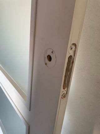 Puerta interior de madera con cristal translucido