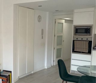 Puerta interior de madera con cristal translucido