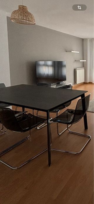 Mesa de comedor y sillas