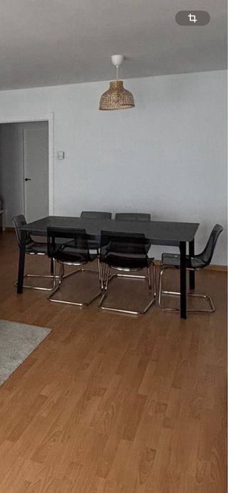 Mesa de comedor y sillas